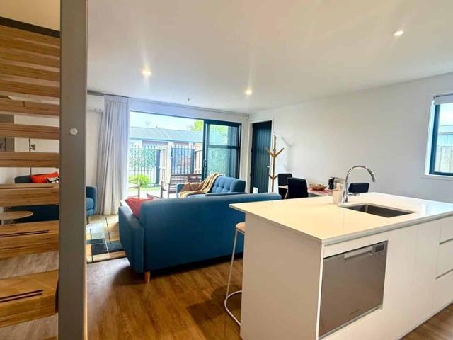 Townhouse for rent in Heathcote, Canterbury