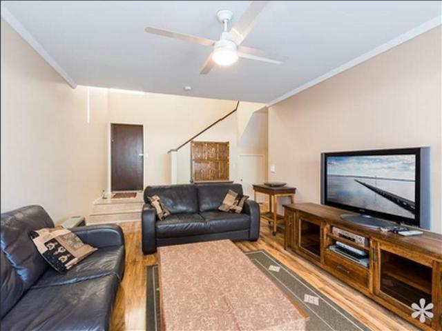 Townhouse for rent in Como, Western Australia