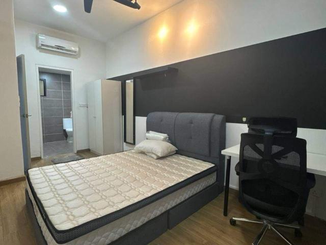 Room for rent in Petaling, Alam Impian