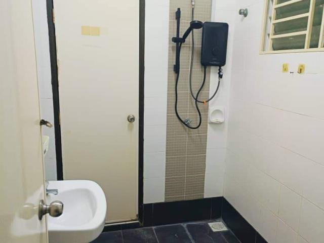Room for rent in Petaling, Alam Impian