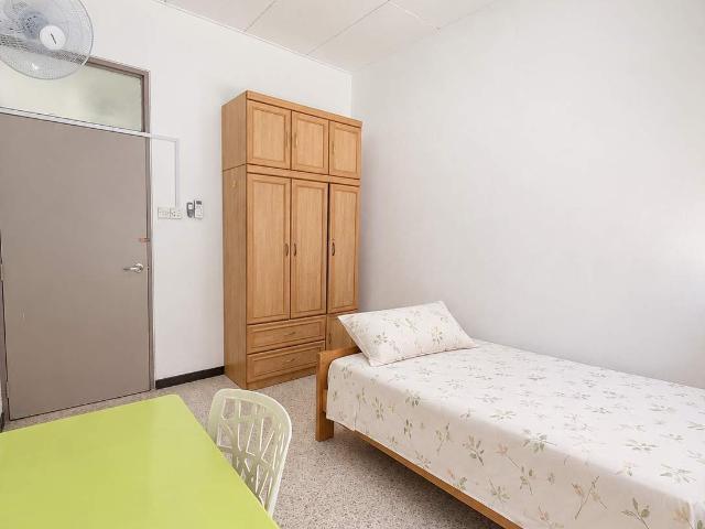 Room for rent in Kampung Sungai Dua, George Town