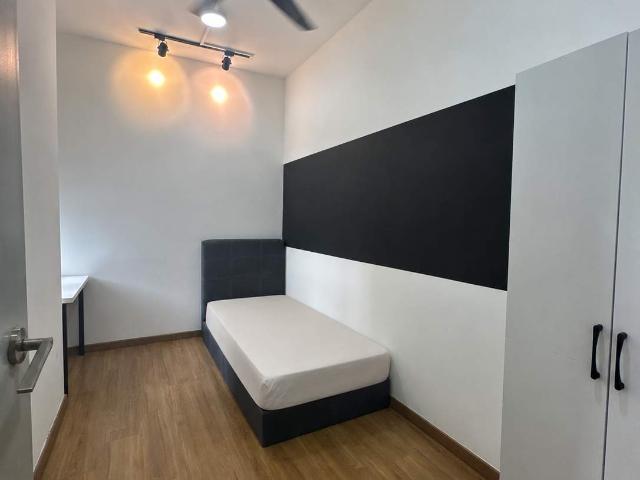 Room for rent in Petaling, Alam Impian