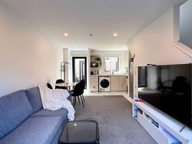 Townhouse for rent in Heathcote, Canterbury