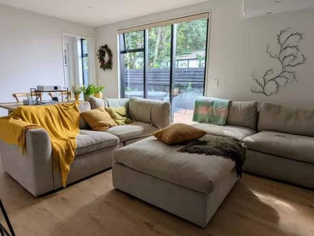 Townhouse for rent in Chaslands, Canterbury