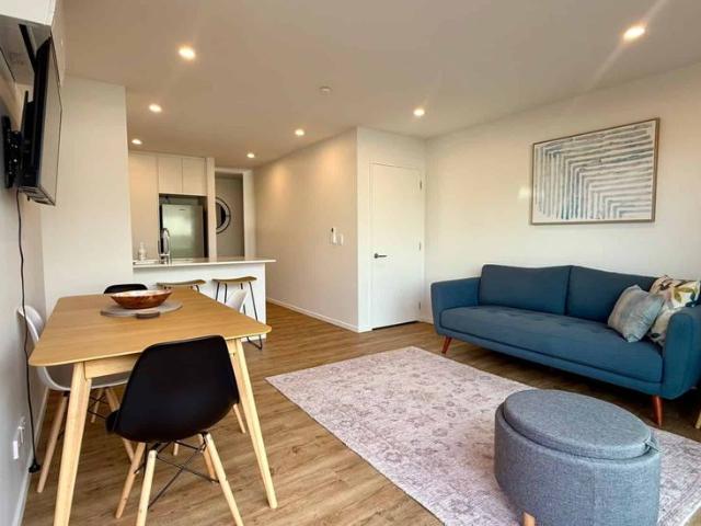Townhouse for rent in Chaslands, Canterbury