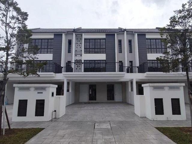 Townhouse for rent in Tanjong Sepat, Selangor