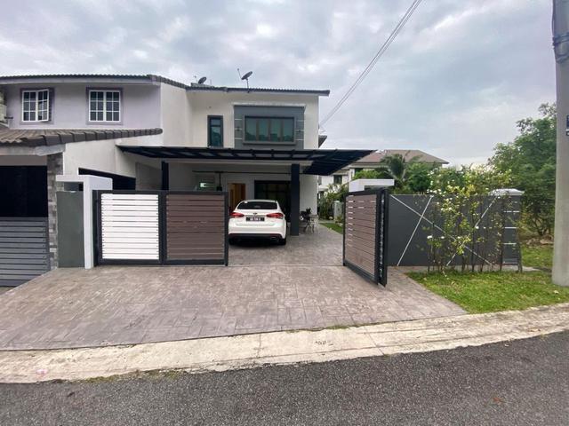 Terraced House for sale in Malaka