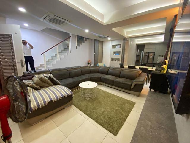 Terraced House for sale in Malaka