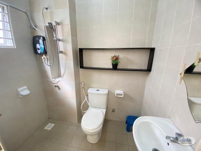 Room for rent in Petaling, Alam Impian