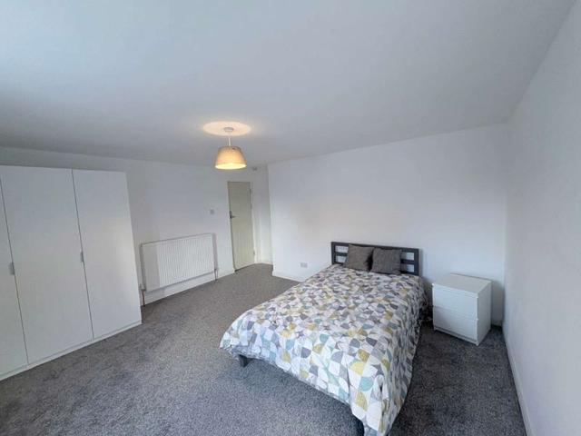 Room for rent in Boley Park, Staffordshire
