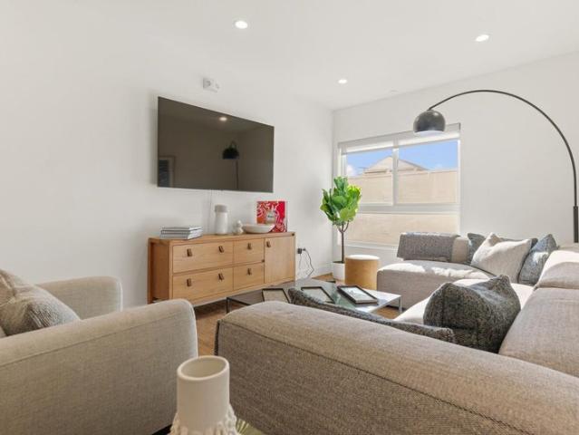 Room for rent in Canoga Park, California