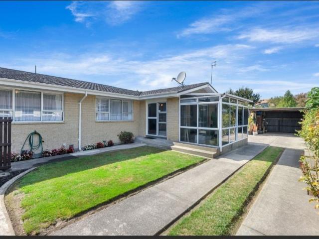 Apartment for rent in Chaslands, Canterbury