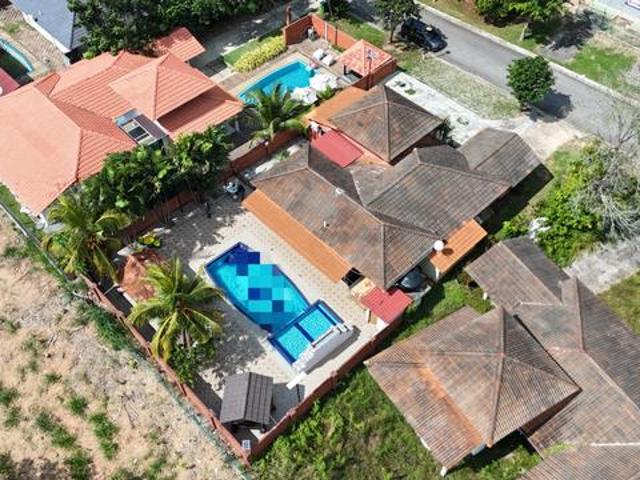 Bungalow for sale in Malaka