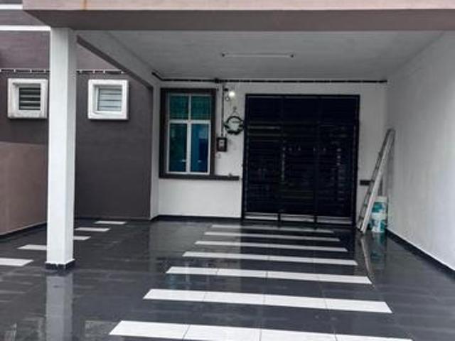 Terraced House for sale in Malaka