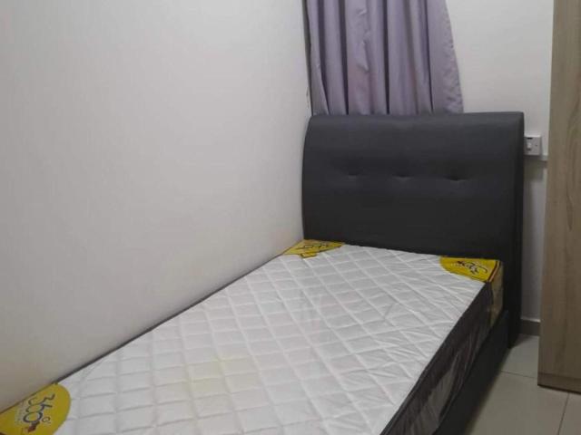 Room for rent in Kampung Baru Salak Selatan, Kuala Lumpur