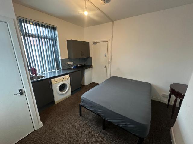 Studio for rent in West Yorkshire