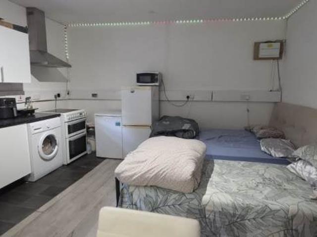 Studio for rent in Little Ilford, Greater London