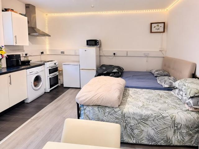 Studio for rent in Little Ilford, Greater London