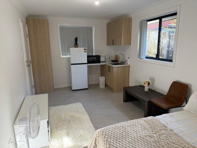 Granny Flat for rent in Rosemeadow, Sydney