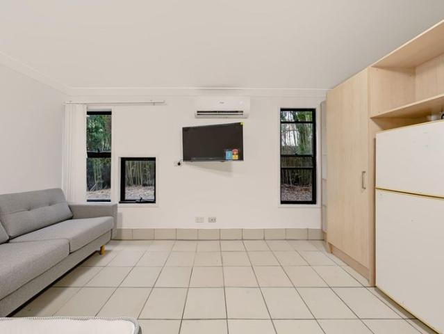 Granny Flat for rent in Milton, Greater Brisbane