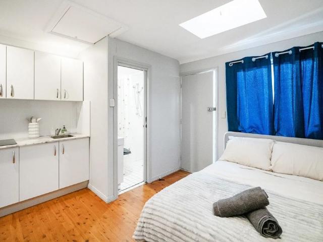 Granny Flat for rent in Beaconsfield, Sydney