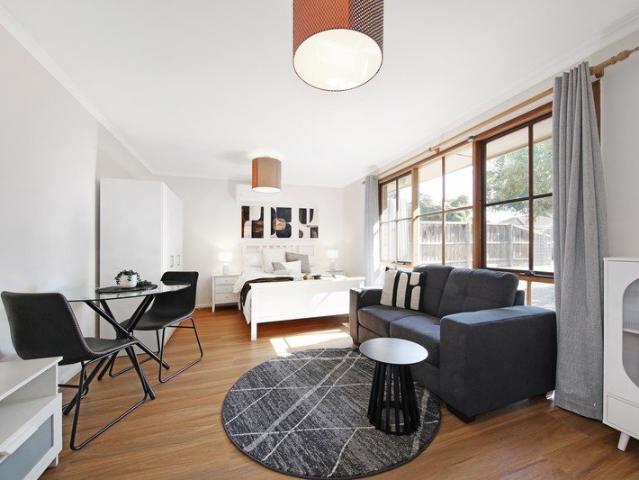 Granny Flat for rent in Ruthven, Melbourne