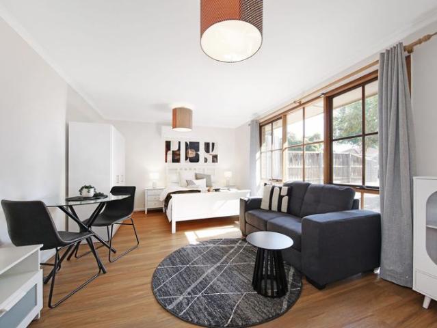 Granny Flat for rent in Ruthven, Melbourne