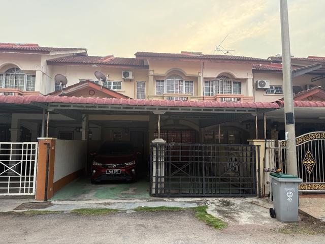 Terraced House for sale in Malaka