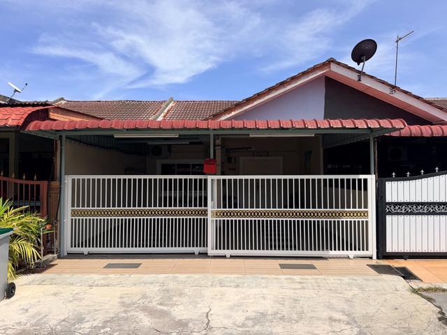 Terraced House for sale in Malaka
