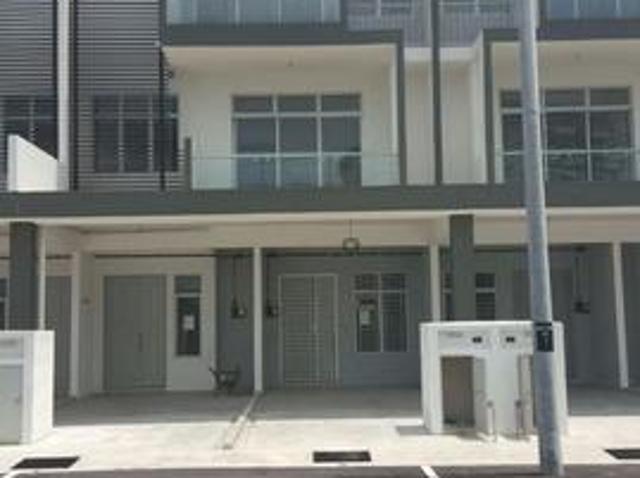 Townhouse for rent in Saujana, Selangor