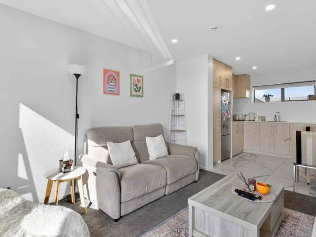Apartment for rent in Chaslands, Canterbury