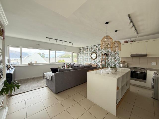 Apartment for rent in Kronendal Retirement Village, Hout Bay
