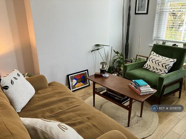 Apartment for rent in Myatt's Fields, Greater London