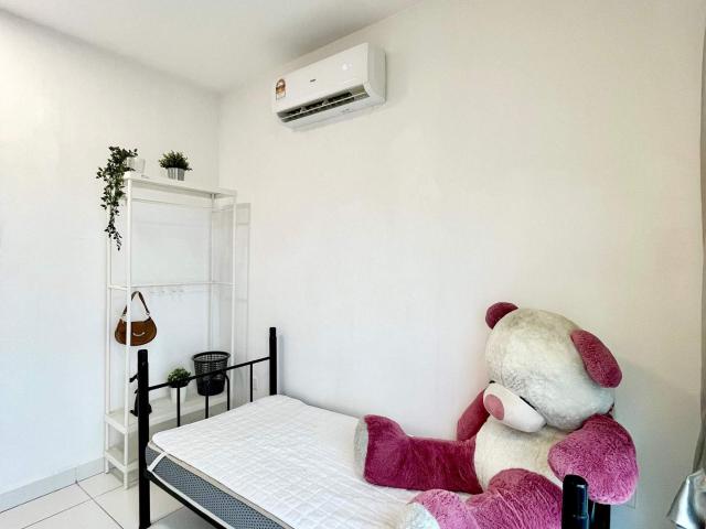 Room for rent in Petaling, Alam Impian