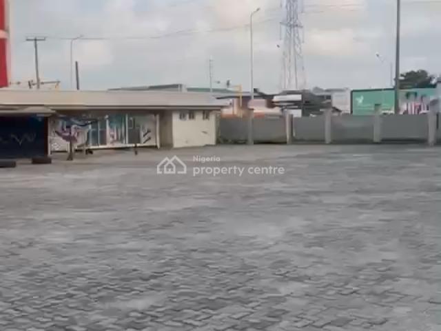 Commercial for sale in Eti Osa, Lagos