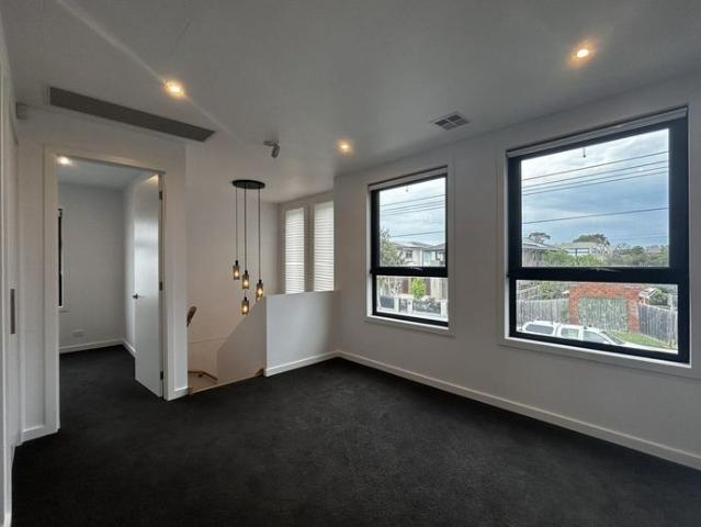 Townhouse for rent in Bentleigh East, Melbourne