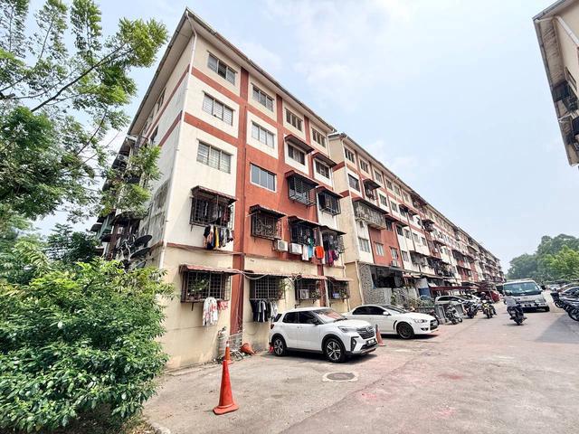 Apartment for sale in Seri Kembangan, Majlis Bandaraya Subang Jaya