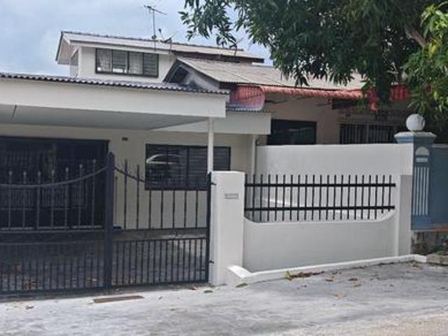 Terraced House for sale in Malaka