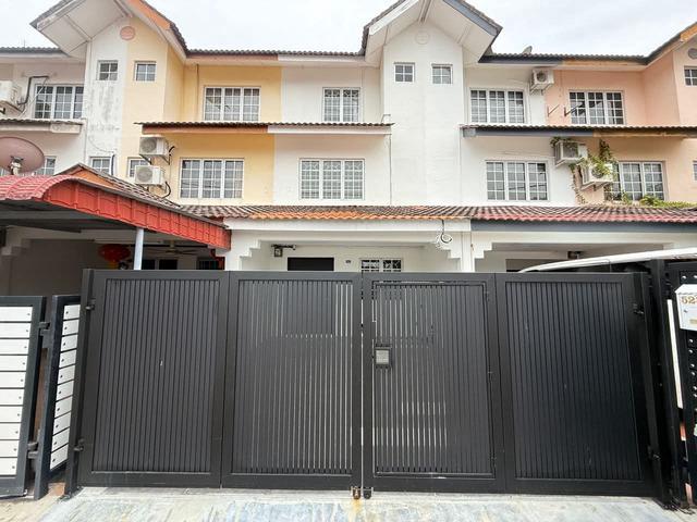 Terraced House for sale in Malaka