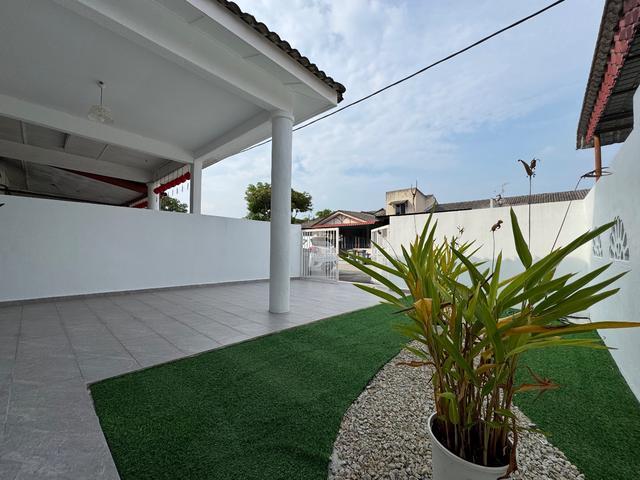Terraced House for sale in Malaka