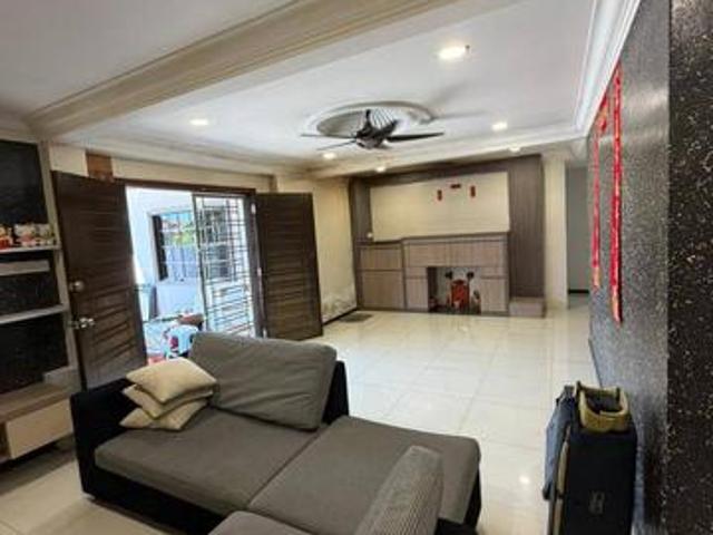 Terraced House for sale in Malaka