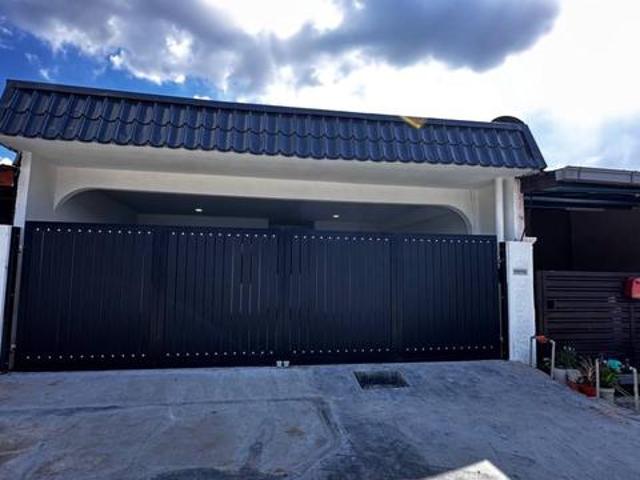 Terraced House for sale in Malaka