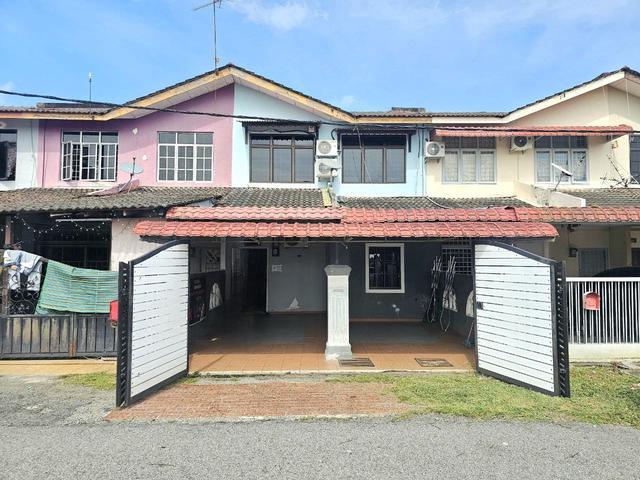 Terraced House for sale in Malaka