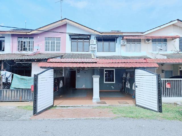 Terraced House for sale in Malaka