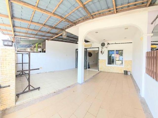 Terraced House for sale in Malaka