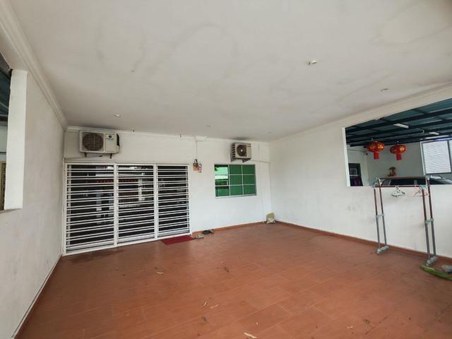 Terraced House for sale in Malaka