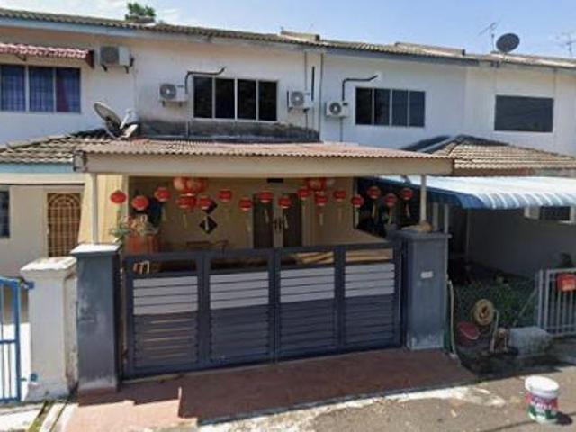 Terraced House for sale in Malaka