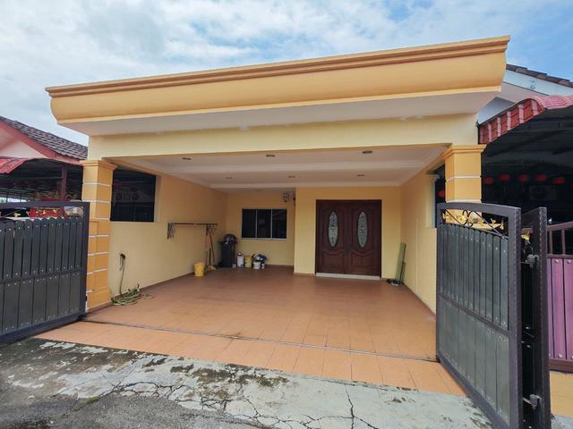 Terraced House for sale in Malaka