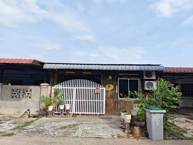Terraced House for sale in Malaka