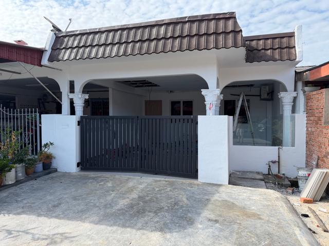 Terraced House for sale in Malaka